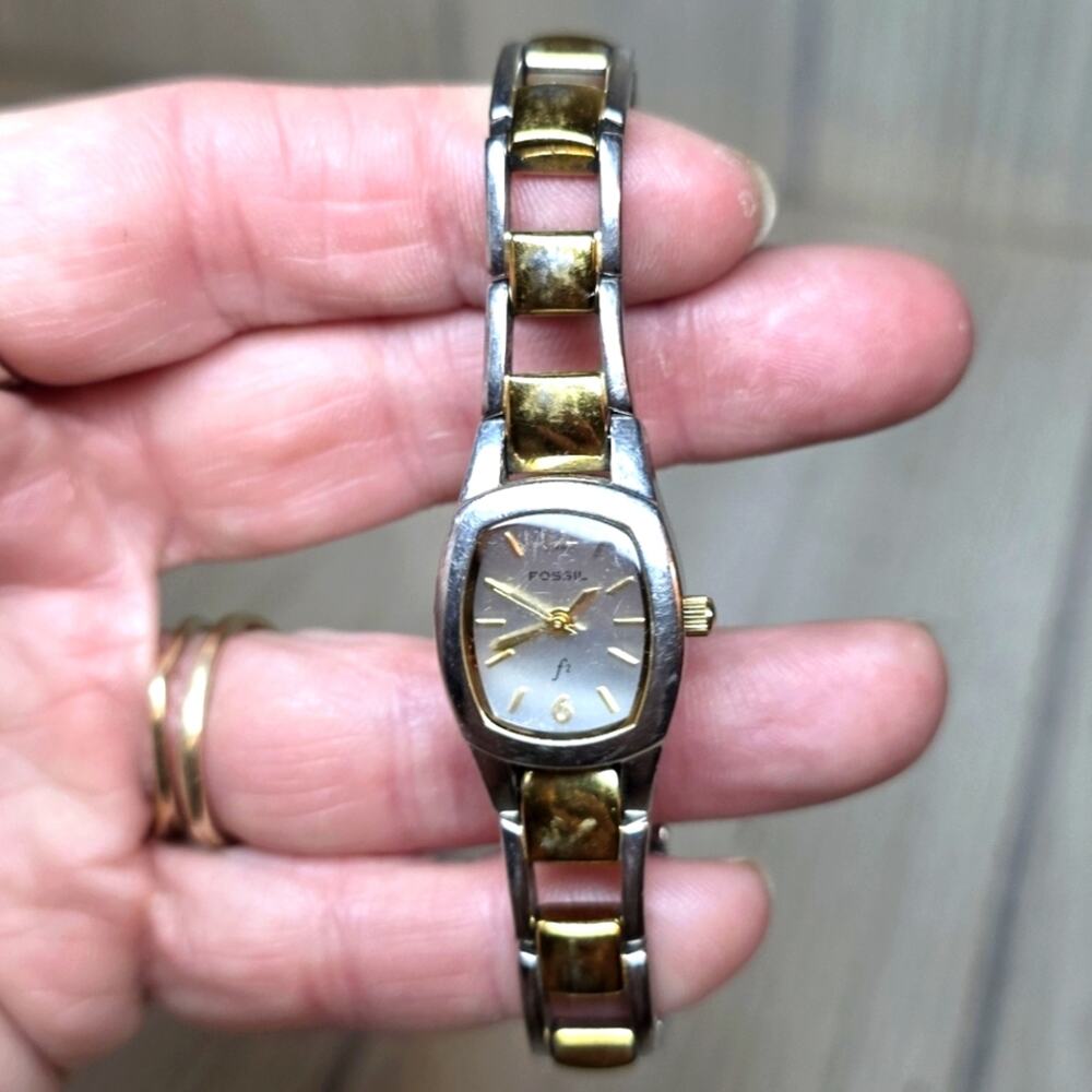 Vtg Fossil F2 Gold & Silver Women's Watch Stainless Steel Small Needs Battery